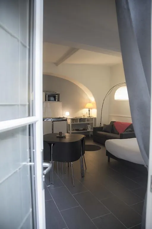 Bonaparte Studio Apartment